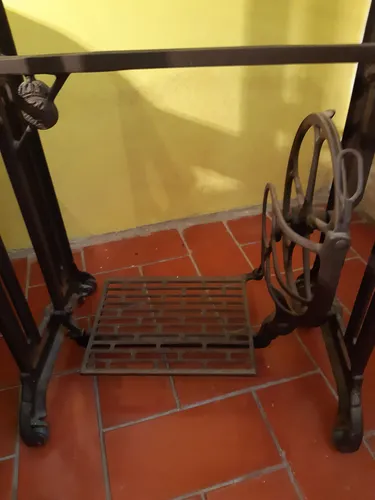 Mesa Con Base Máquina De Coser (Usado)