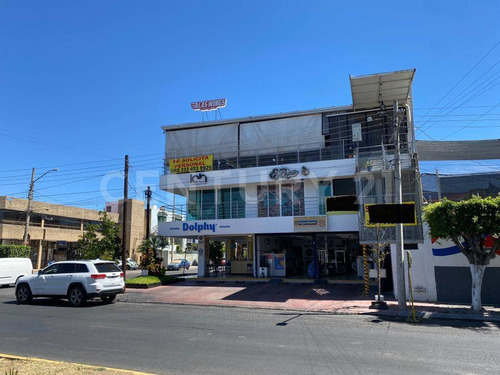 Se Renta Local Comercial En Plaza Victoria, Sobre Avenida Lapizlazuli