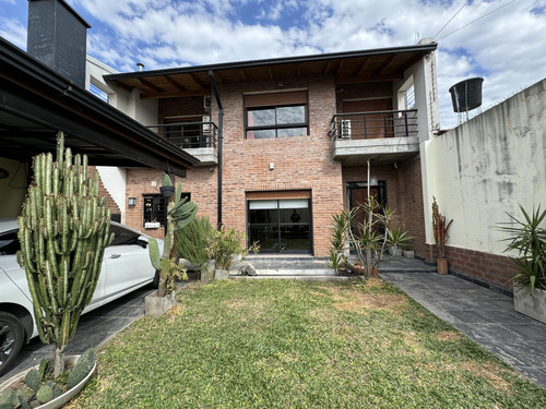 Casa En Venta En Zona Sur 3 Dormitorios