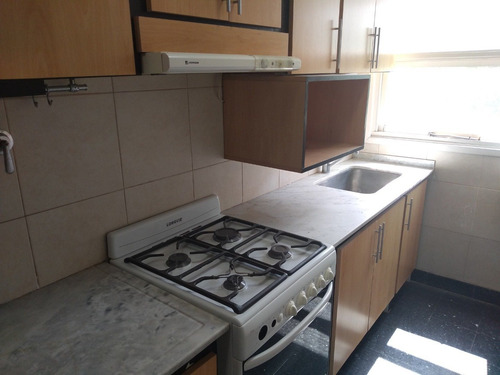 Imagen 2 de 22 de Departamento De 3 Ambientes - A La Calle - Moreno 3100