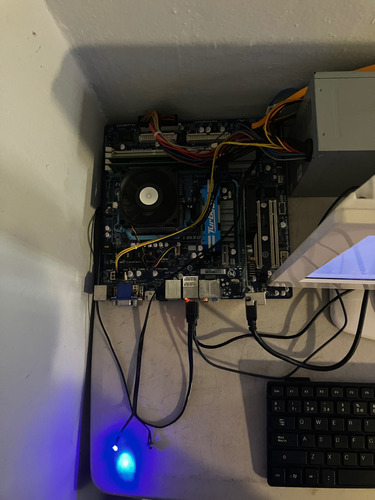 Computadora De Escritorio 8gb Ram / 120gbssd Y 500gb De Hdd (Usado)