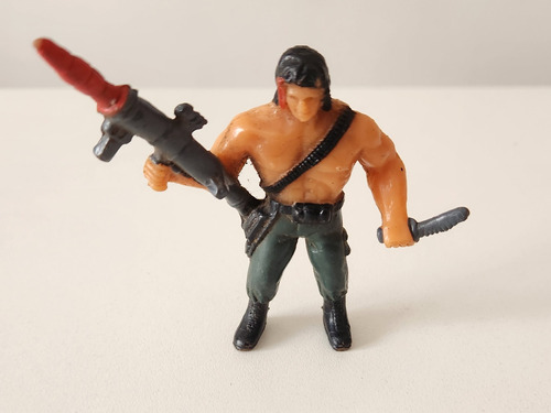 Muñeco Figura Rambo Con Lanza Cohetes Miniatura Metrotoys