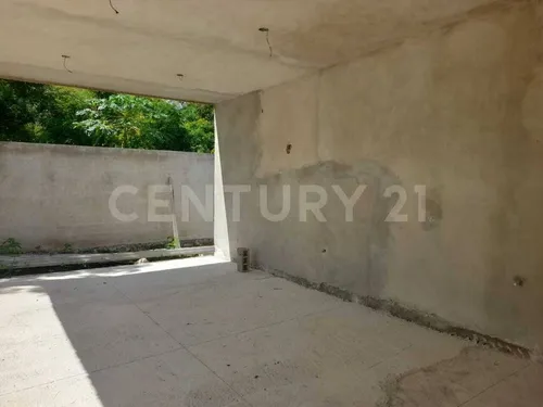 Residencia En Construcción, 1586 M2 De Terreno En Campo Bravo, Mérida, Yucatán.