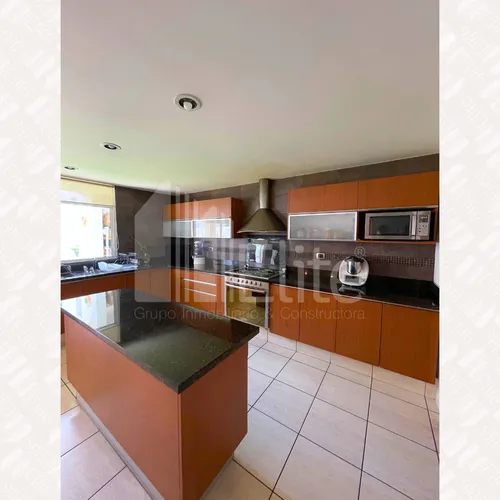 Casa En Venta Con Amplio Jardin En Cumbres Del Lago