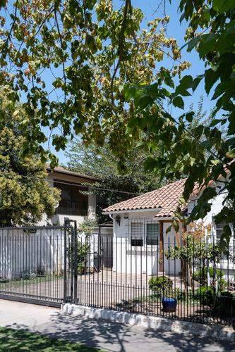 Colegio Teresiano: Piscina, Iluminación Y Conectividad