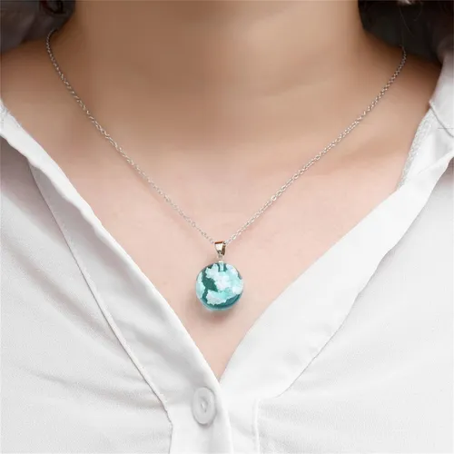Collar Con Colgante De Bola De Resina De Nube Blanca Y Ciel.