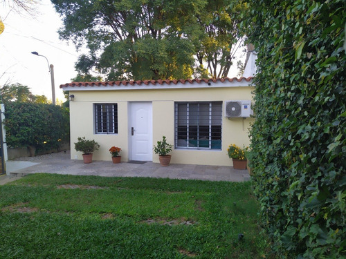Bajó De Precio! Dueño Vende Casa Con Jardín En El Prado.