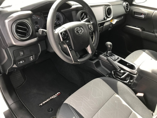 Imagen 2 de 15 de Toyota Tacoma Trd 4x4 Blindada Nivel 4 Plus 2021