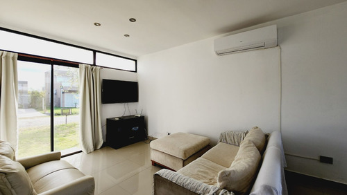 Imagen 7 de 30 de Casa 4 Ambientes Venta Barrio Cerrado Laguna Azul
