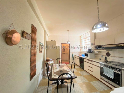 Casa En Venta En La Florida Caracas 2 Niveles Terraza Vista Al Avila