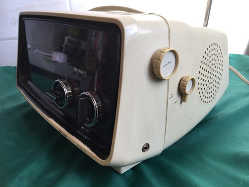 Imagem 8 de 9 de Antiga Tv Rádio Portátil P&b Sharp 5 N/funciona