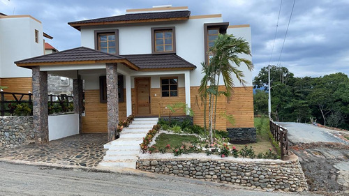 Se Vende Hermosa Villa En Jarabacoa 