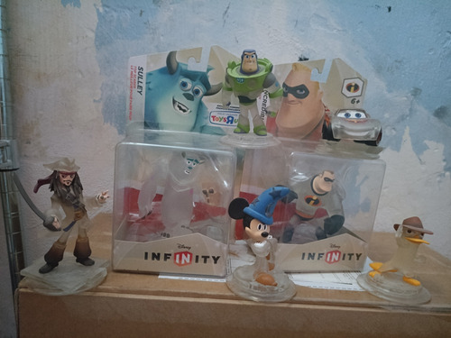 Disney Infinity 7 Figuras Cristal Monster Int.  Increíble