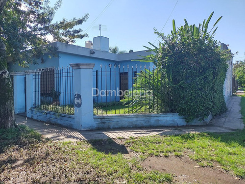 Casa  En Venta En Libertad, Merlo, G.b.a. Zona Oeste