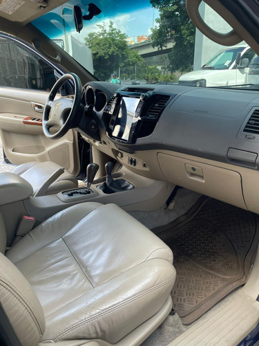 Toyota Fortuner 2010