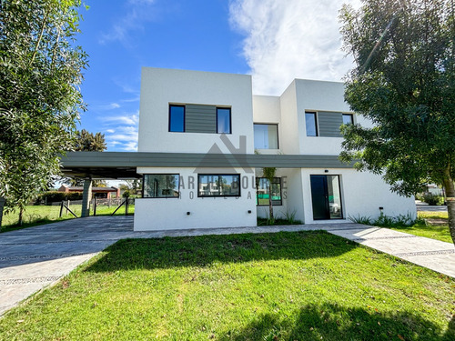 Casa En Venta En Santo Tomas, Pilar, G.b.a. Zona Norte