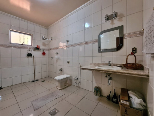 Casa Em Lote Inteiro No Bairro Serrano - 1157