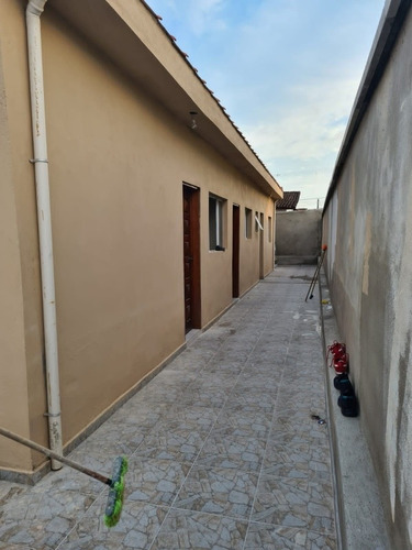 Imagem 1 de 11 de Casa 2 Quartos Barata Em Mongaguá