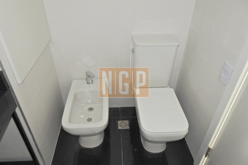 Lindisimo Edificio Con Todos Los Servicios Un Verdadero Regalo !!!! -ref:12318