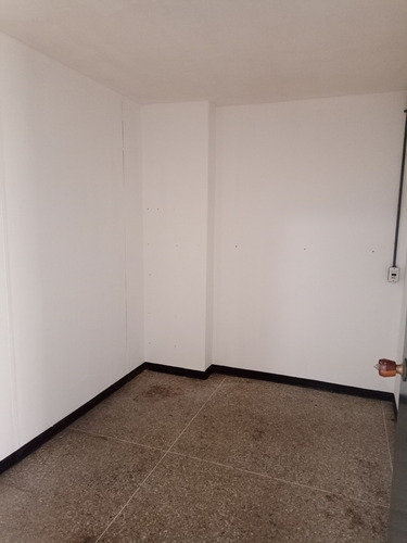 Imagen 6 de 22 de Best House Vende Increíble Local En El Centro De Los Teques