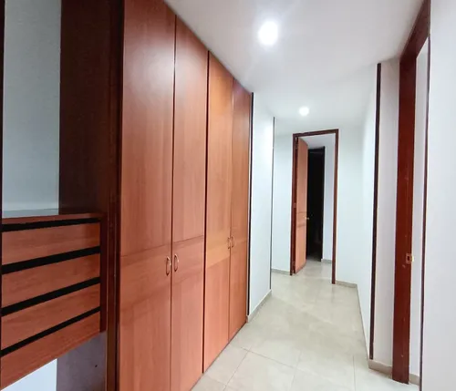 Se Alquila Hermoso Apartamento Duplex En Menga, Quinto Piso Con Ascensor