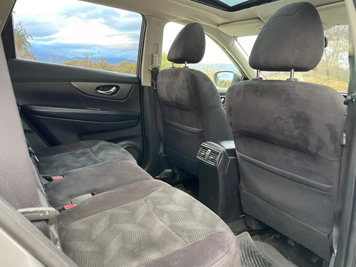 Nissan X-Trail 2.5 Advance 3 Row Mt
