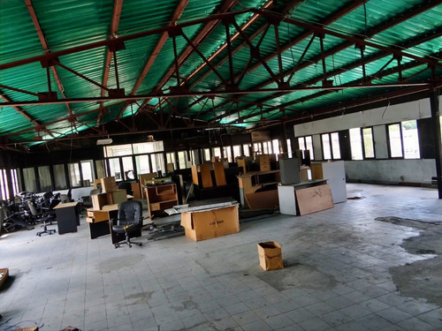 Venta De Edificio Comercial Zona Industrial La Trinidad, 4 Niveles, Espacio Para 2 Container (mem)