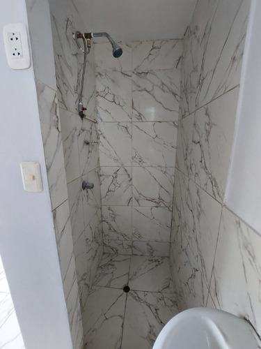 Habitación Amoblada Con Baño Compartido Con Otra Habitación