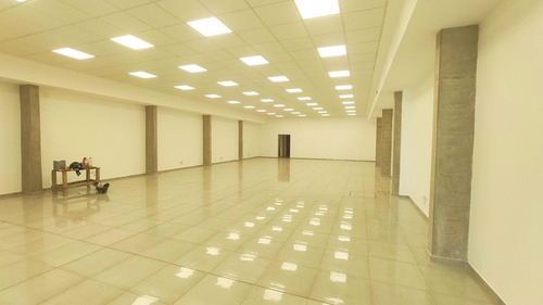 Imagen 3 de 13 de Increible Local Comercial - 358 M2 Cubiertos - Baño D Y C - Financiacion - Fray Luis Beltran