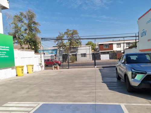 Excelente Local Multiuso Seminuevo Optima Ubicación