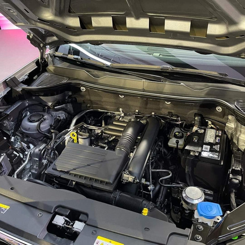 Imagen 7 de 10 de Volkswagen Taos Highline Plata Modelo 2022