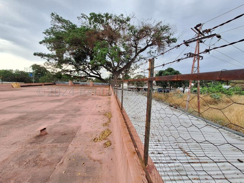 Gran Local Comercial Con Deposito En Venta En Av Bolivar De Maracay Db 24-17385
