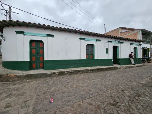 Excelente Oportunidad De Inversion. Casa Esquinera.