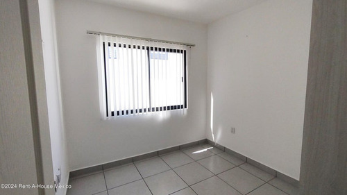 Rento En Privada Con Amenidades Casa En Zakia 3 Recamaras 2 Baños