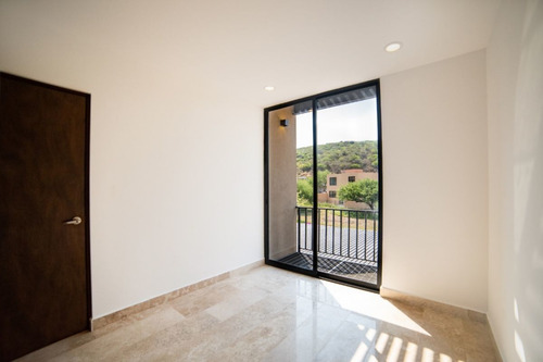Residencia De Luxury En Altozano, Bar, Cava, Jardín, Cto Serv