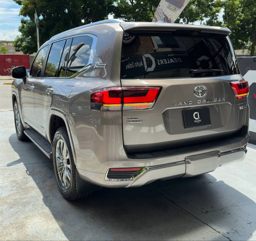 Toyota Land Cruiser 300 V6