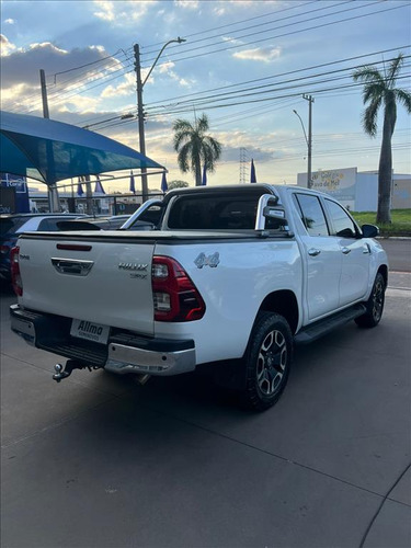 Toyota Hilux 2.8 D-4D TURBO DIESEL CD SRX 4X4 AUTOMÁTICO