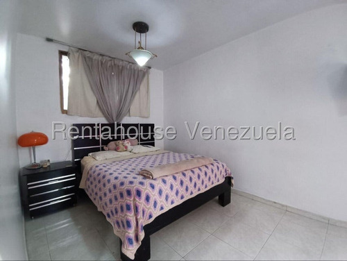 Estupenda ,amplia Y Ventilada Casa De 2 Niveles , En Venta Ubicada En La California Sur 25-17337