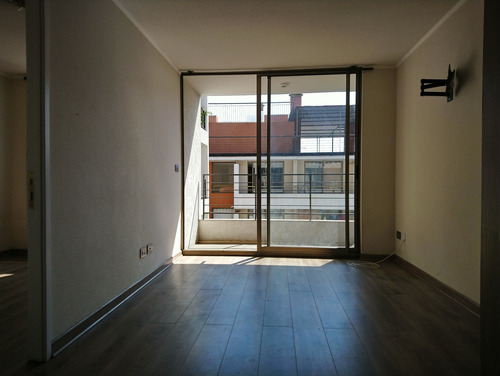 Ref:903**            Arriendo Departamento 1d+1b+terraza. Es