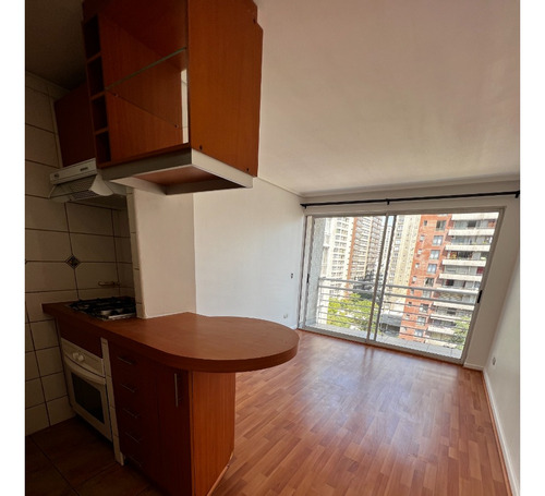 Arriendo De Departamento Ubicado En Sta. Victoria Con Lira 