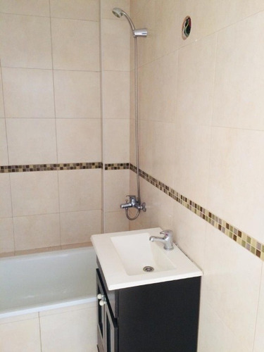 Imagen 9 de 13 de Departamento De 2 Ambientes Con Balcon Al Frente En Venta - Moron Norte