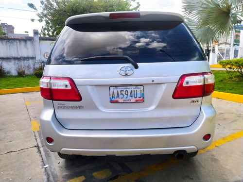 Imagen 5 de 12 de Toyota Fortuner Sr