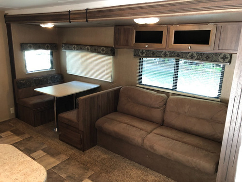Imagen 7 de 15 de Motor Home Casa Rodante 2016 Coleman 28 Pies Trailer Home Ac