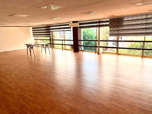 Polanco, Oficina De 85m2 En Área Abierta, Mucha Luz Natural, Vigilancia 24 Horas, Excelente Ubicación, A 4 Calles Del Metro Polanco. El Precio Es Más El Mantenimiento
