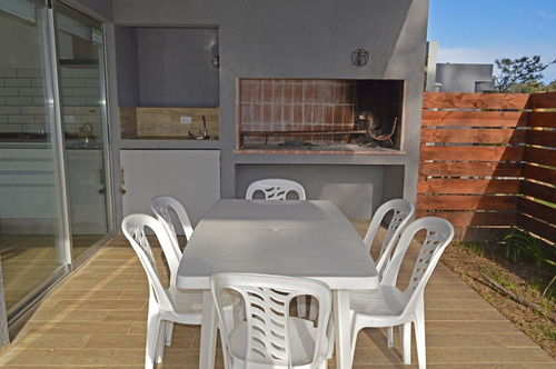 Moderna Casa - 2 Dormitorios - 80 Mts De La Playa-estufa