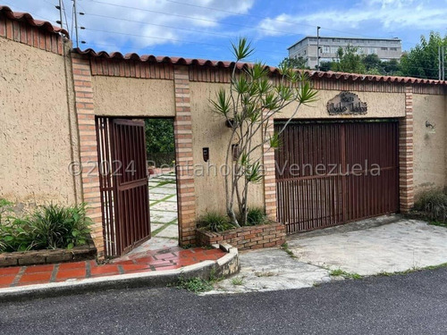 Claudia Sarmiento Vende  Casa / La Union El Hatillo 24-16803