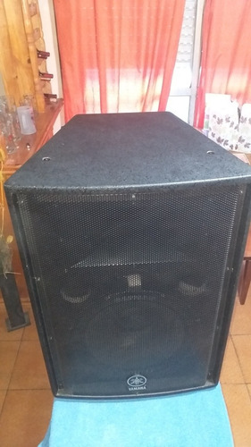 Bafles Yamaha R115 500 Watts Impecables. El Precio Es Por 2