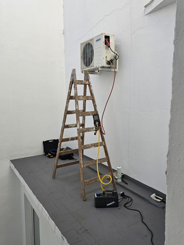 Imagen 3 de 5 de Aire Acondicionado Instalación,carga,mantenimiento,diagnost