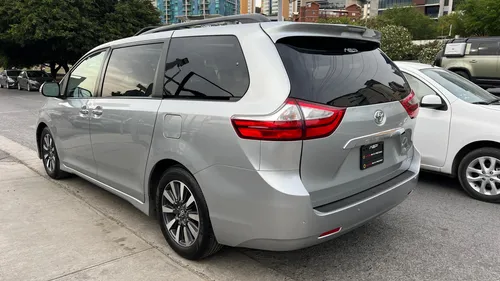 Toyota Sienna 3.5 Limited At