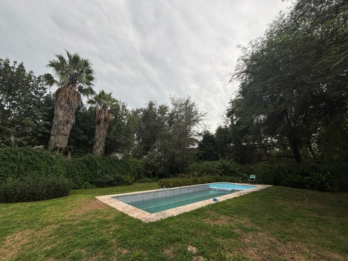 Villa Allende Golf. Casa En Venta De 3 Dormitorios Cochera, Pileta Y Gran Parque